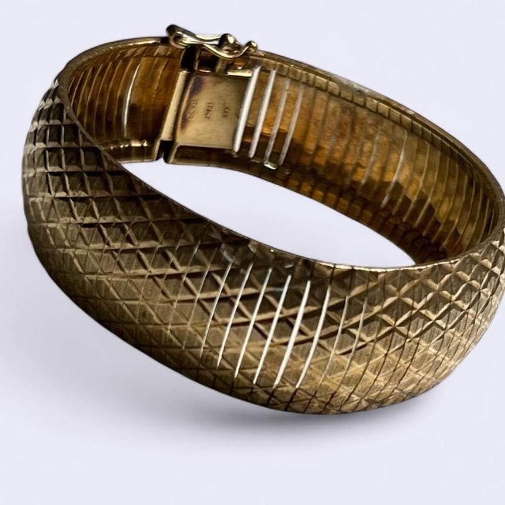 Technibond 18k plated Gold Bracelet - Picture 2 of 15